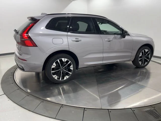 New 2026 Aurora Silver Volvo Plus image 4