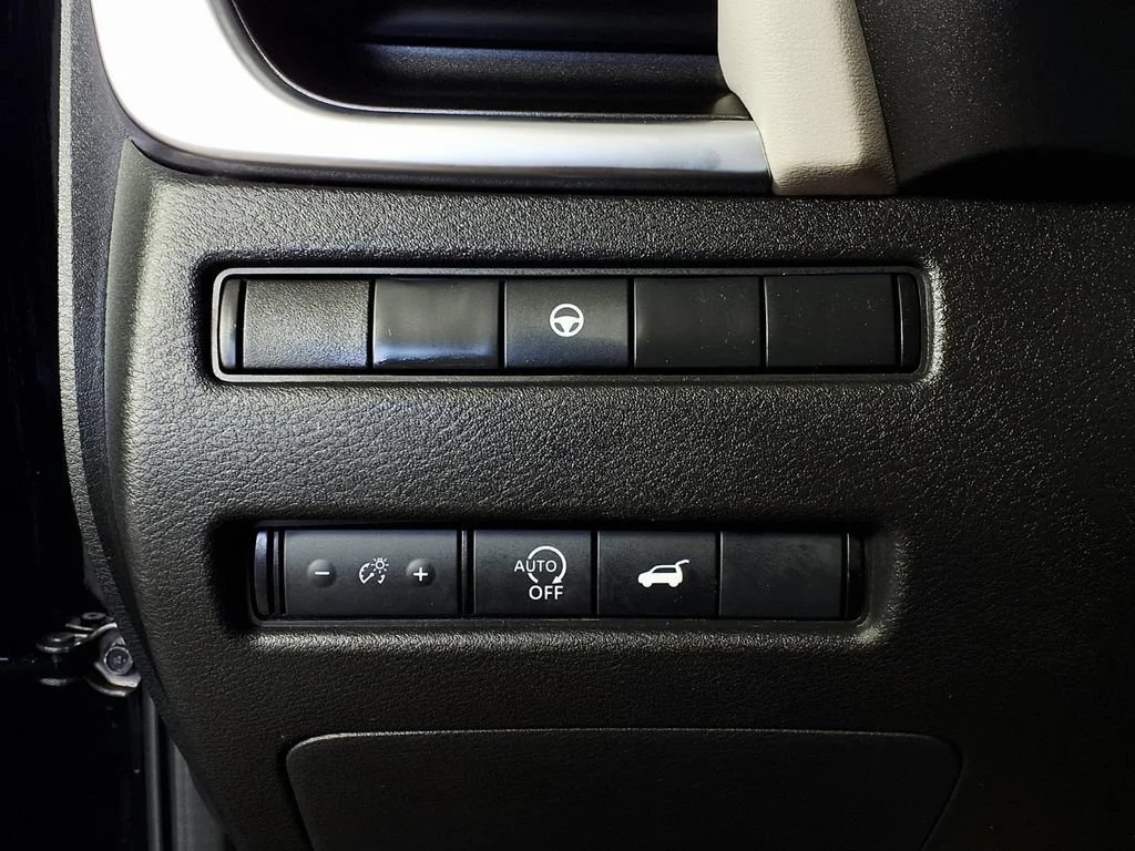 Used 2025 Super Black Nissan SV image 18