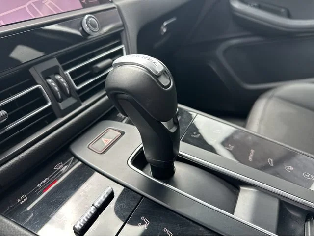 2023 Porsche Macan T - Photo 22