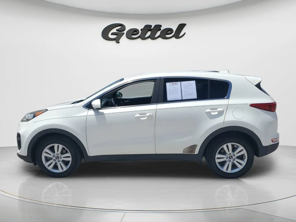 Used 2018 White Kia LX image 8