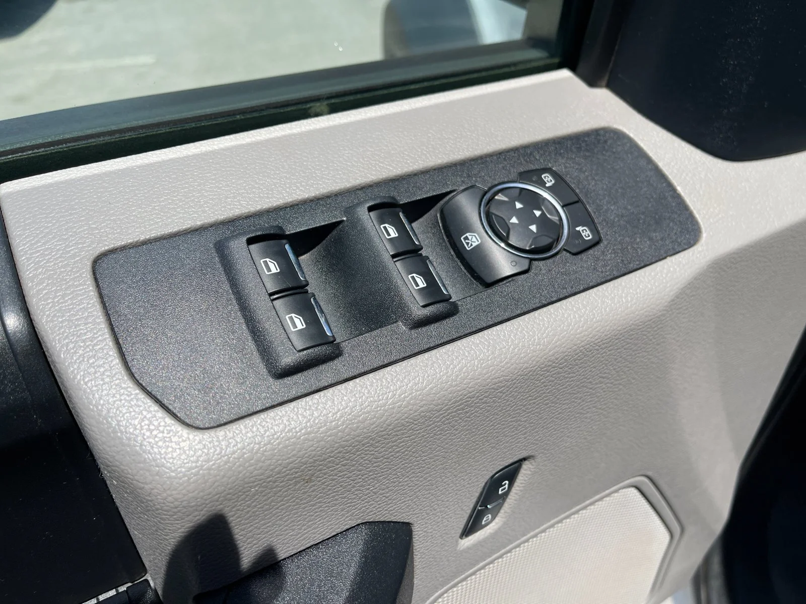 Used 2020 White Ford XL image 13