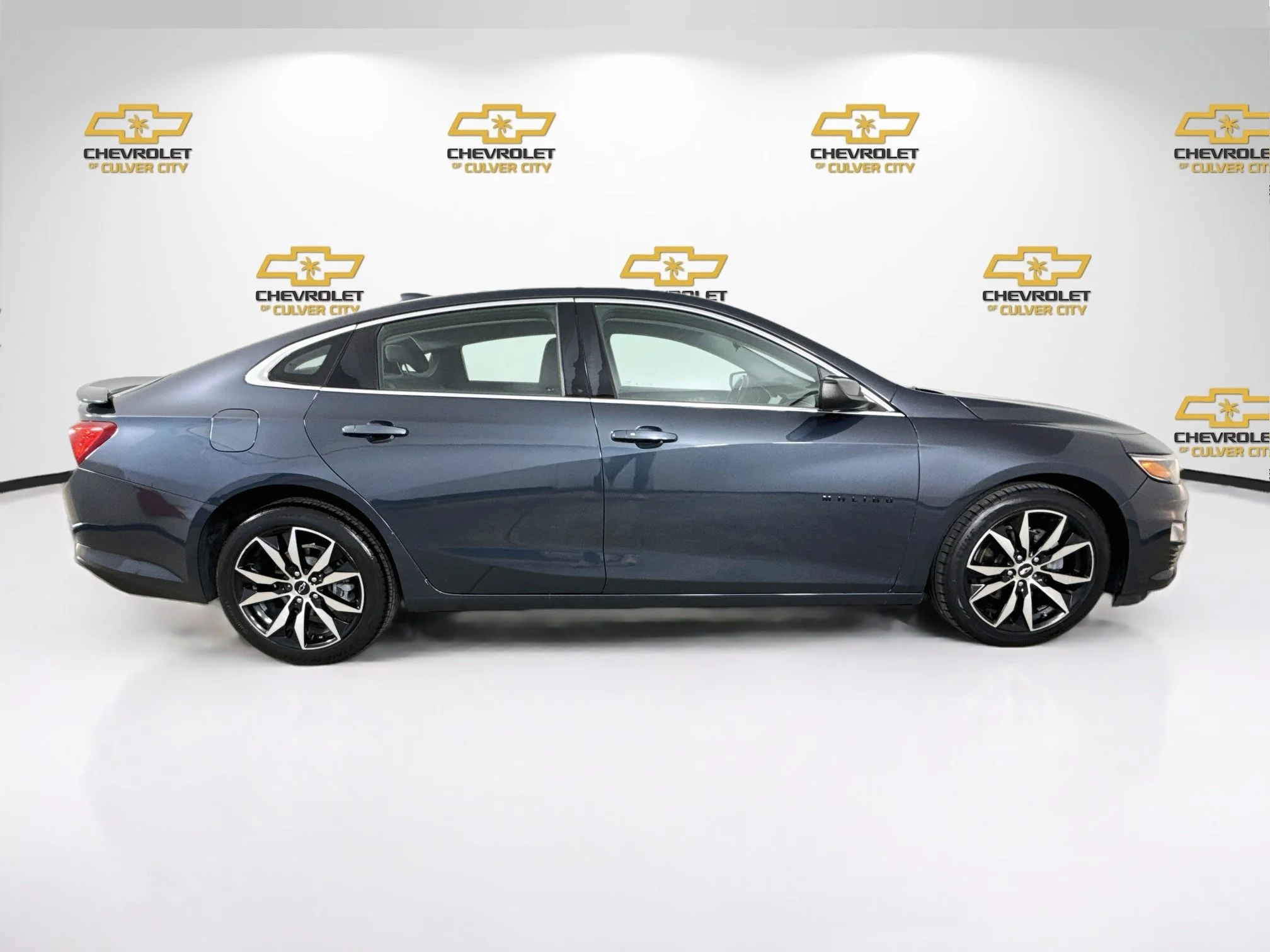 Used 2020 SHADOW GRAY METALLIC Chevrolet RS image 9