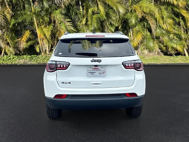 New 2026 Bright White Clear-Coat Exterior Paint Jeep Latitude image 4