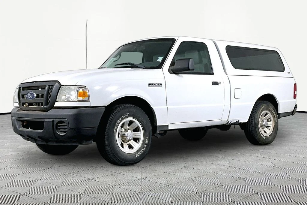 Used 2011 White Ford XL image 1