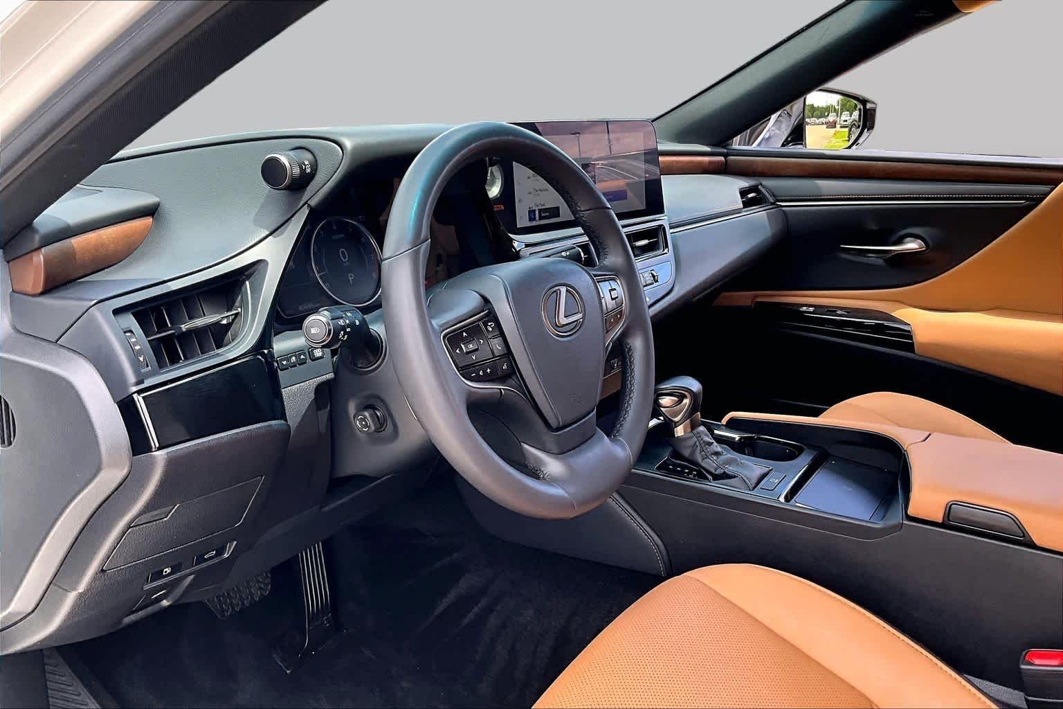 Used 2023 Eminent White Pearl Lexus  image 15