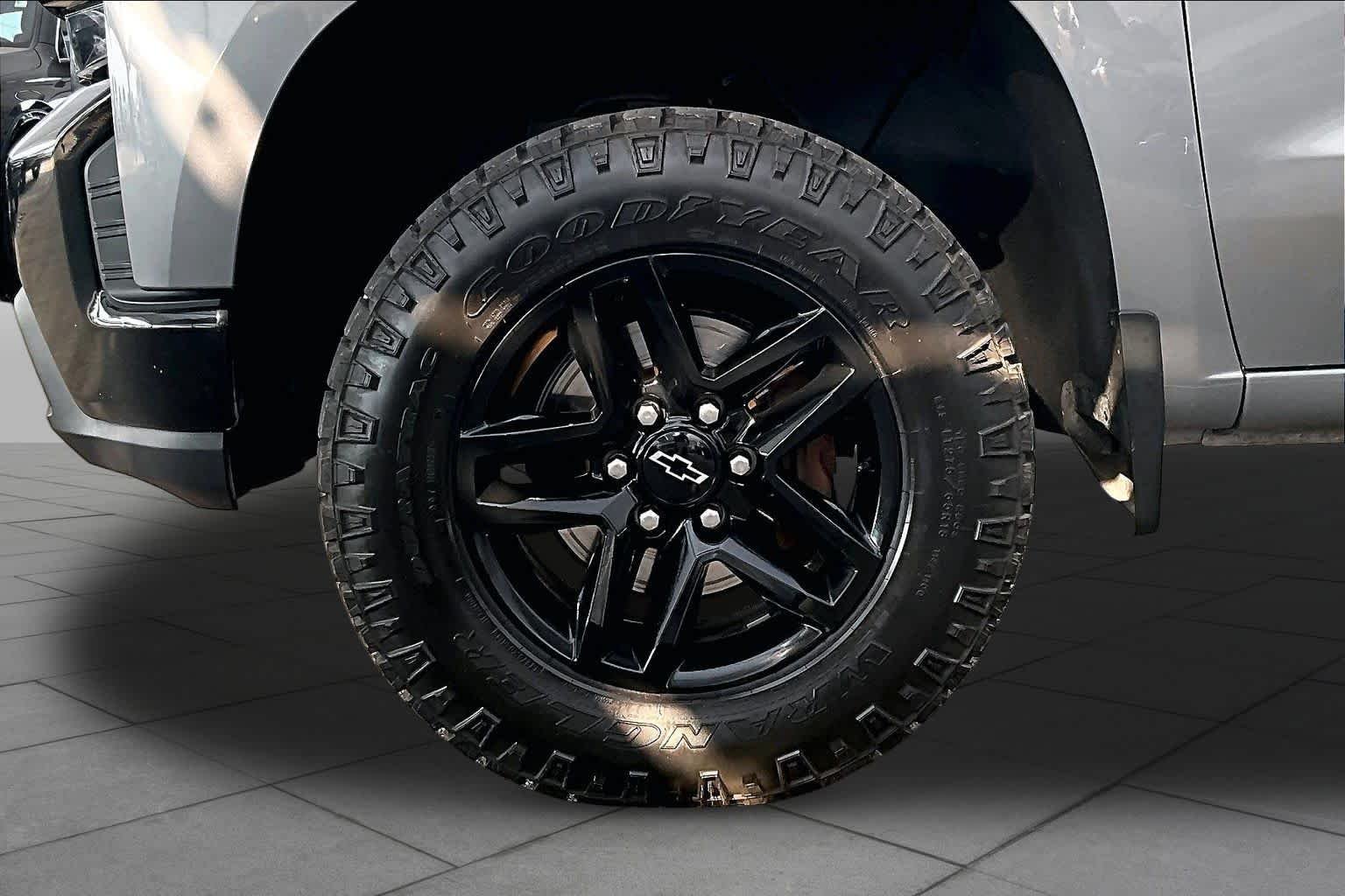 Used 2021 Satin Steel Metallic Chevrolet LT Trail Boss image 11