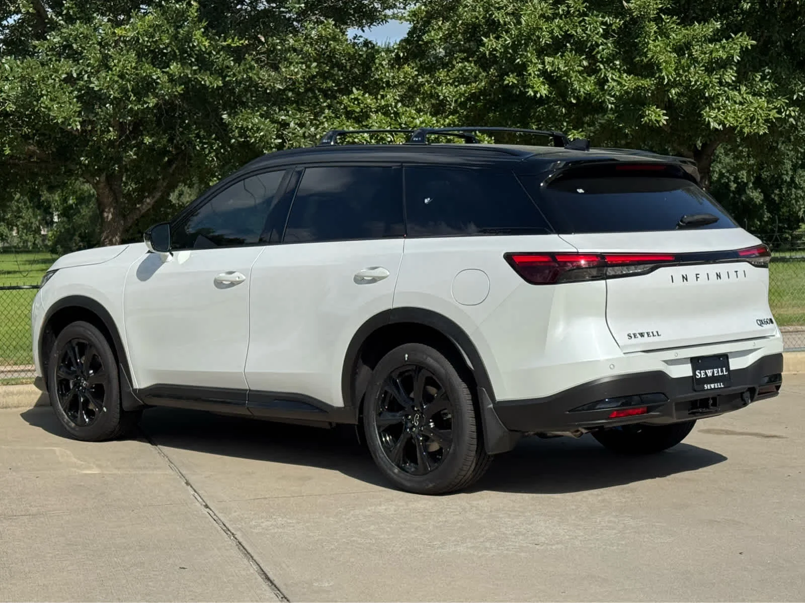 New 2027 2T RAD WHT INFINITI Autograph AWD image 4