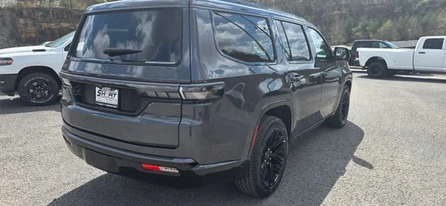 New 2026 Baltic-Gray Metallic Clear-Coat Exterior Paint Jeep Limited Reserve image 10