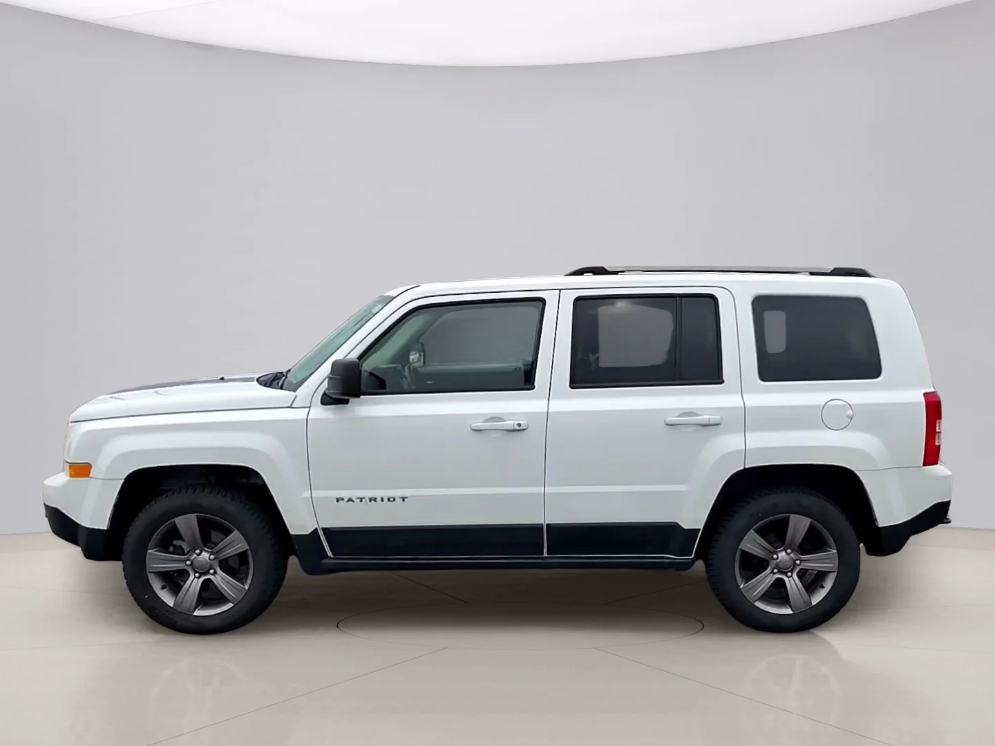 Used 2016 White Jeep SPORT 4WD image 2