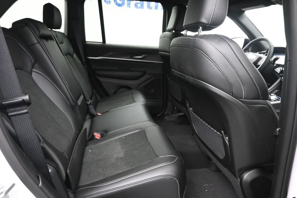 New 2026 Bright White Clear-Coat Exterior Paint Jeep Altitude image 10