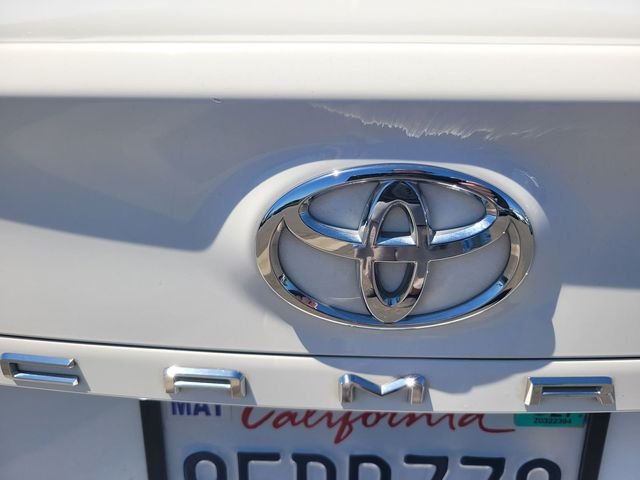 Used 2022 White Toyota LE image 10