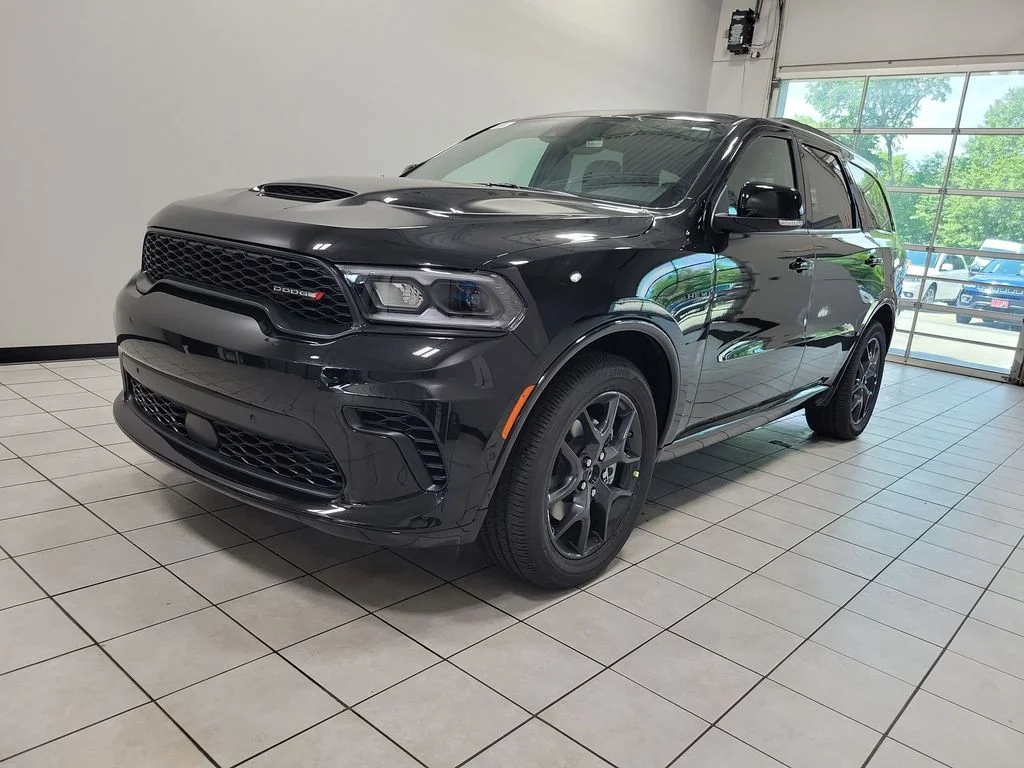 New 2026 Diamond Black Clear-Coat Exterior Paint Dodge GT Plus HEMI V8 image 3