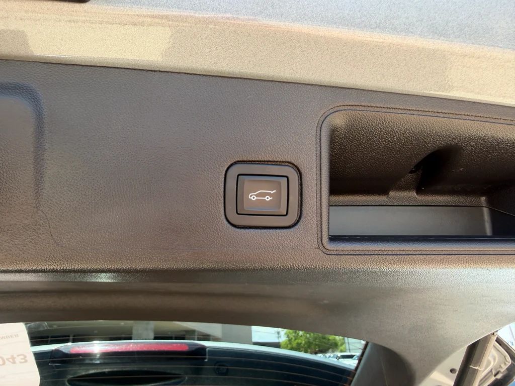 Used 2024 Sterling Metallic GMC SLT image 30