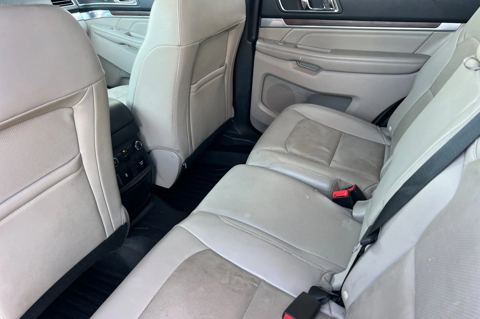 Used 2019 White Ford Limited image 12