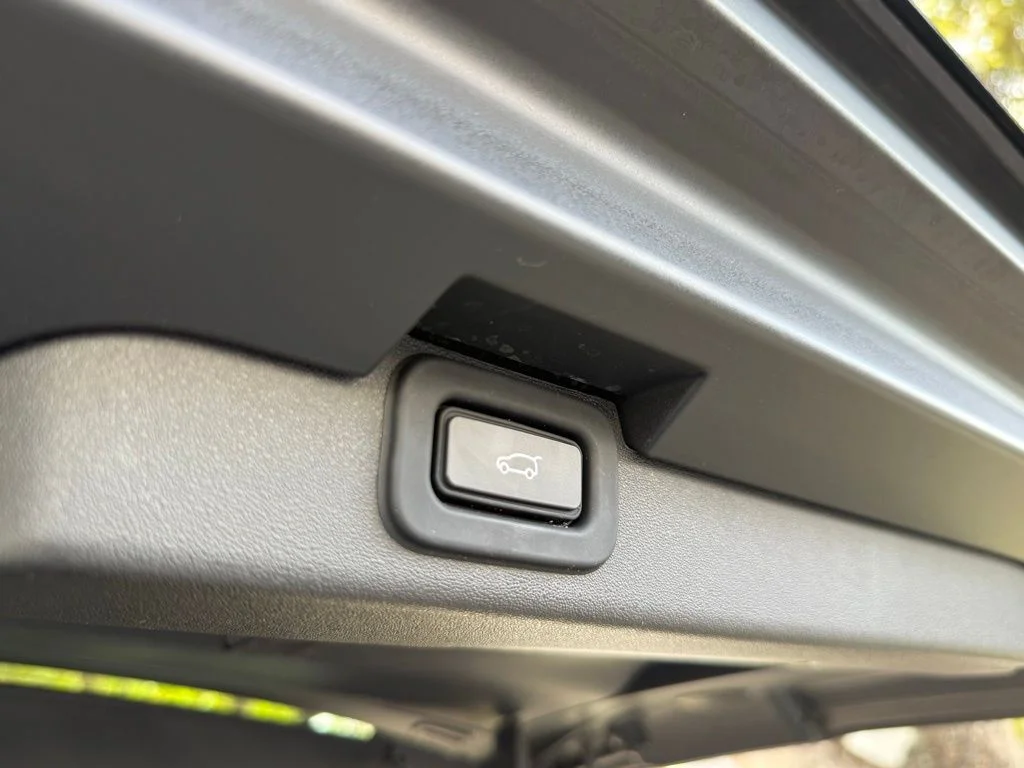 Used 2021 Black Land Rover S image 36