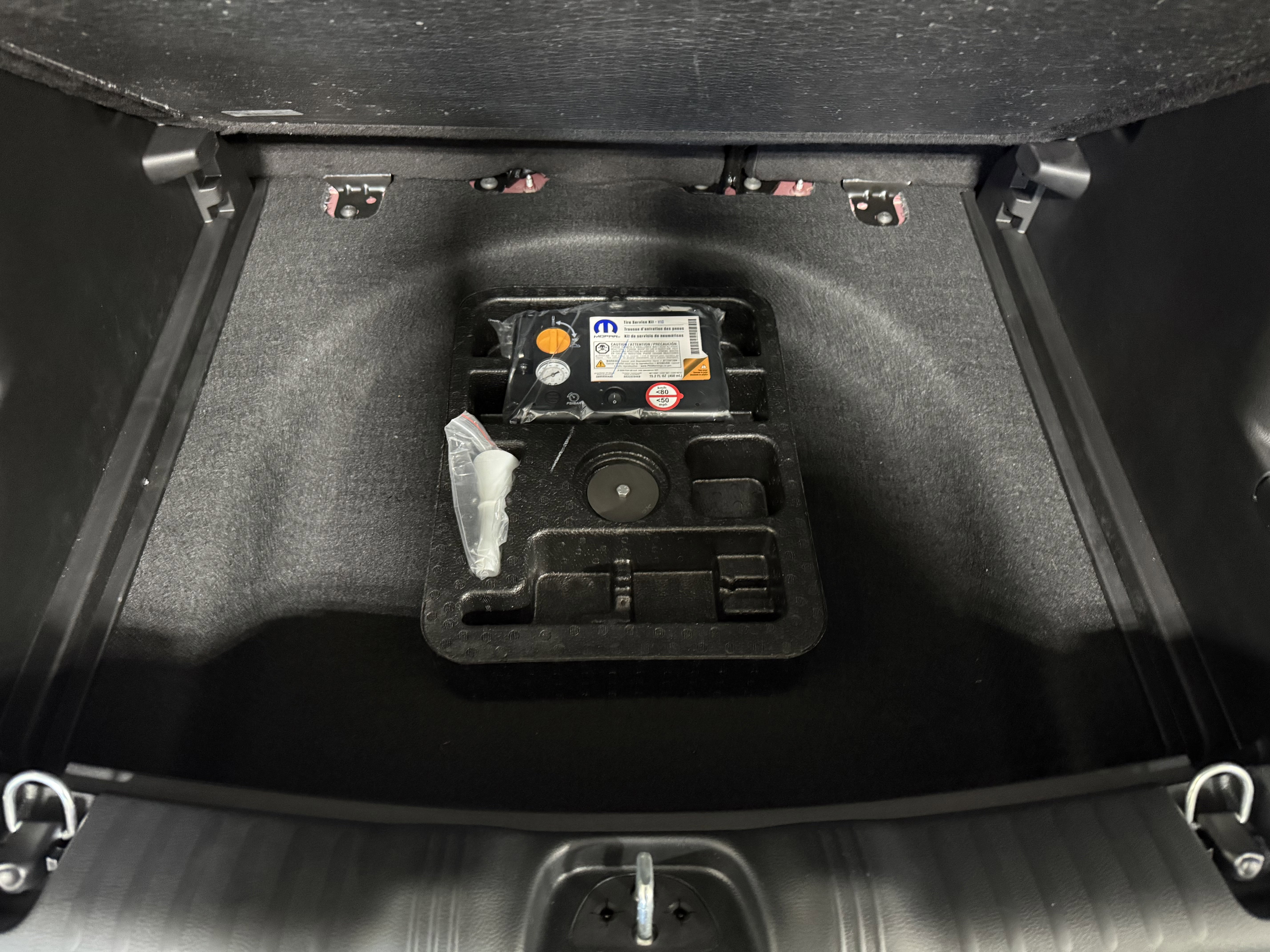 New 2026 Red Hot Pearlcoat Jeep Latitude Altitude image 6