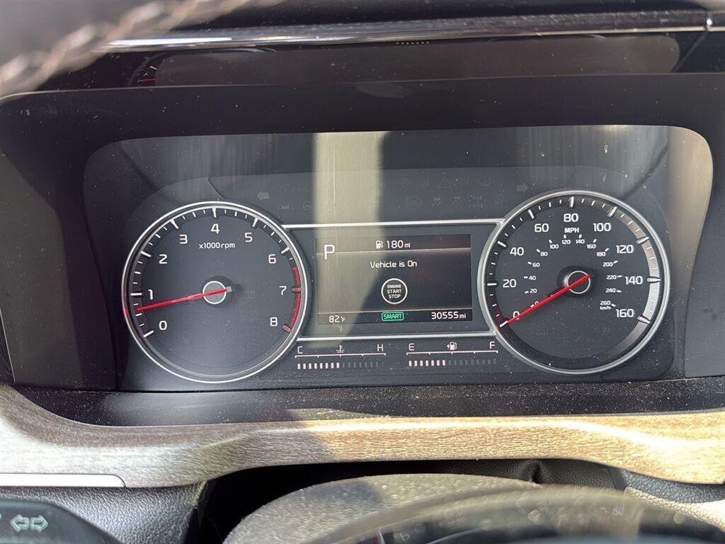 Used 2022 Glacial White Pearl Kia  image 2