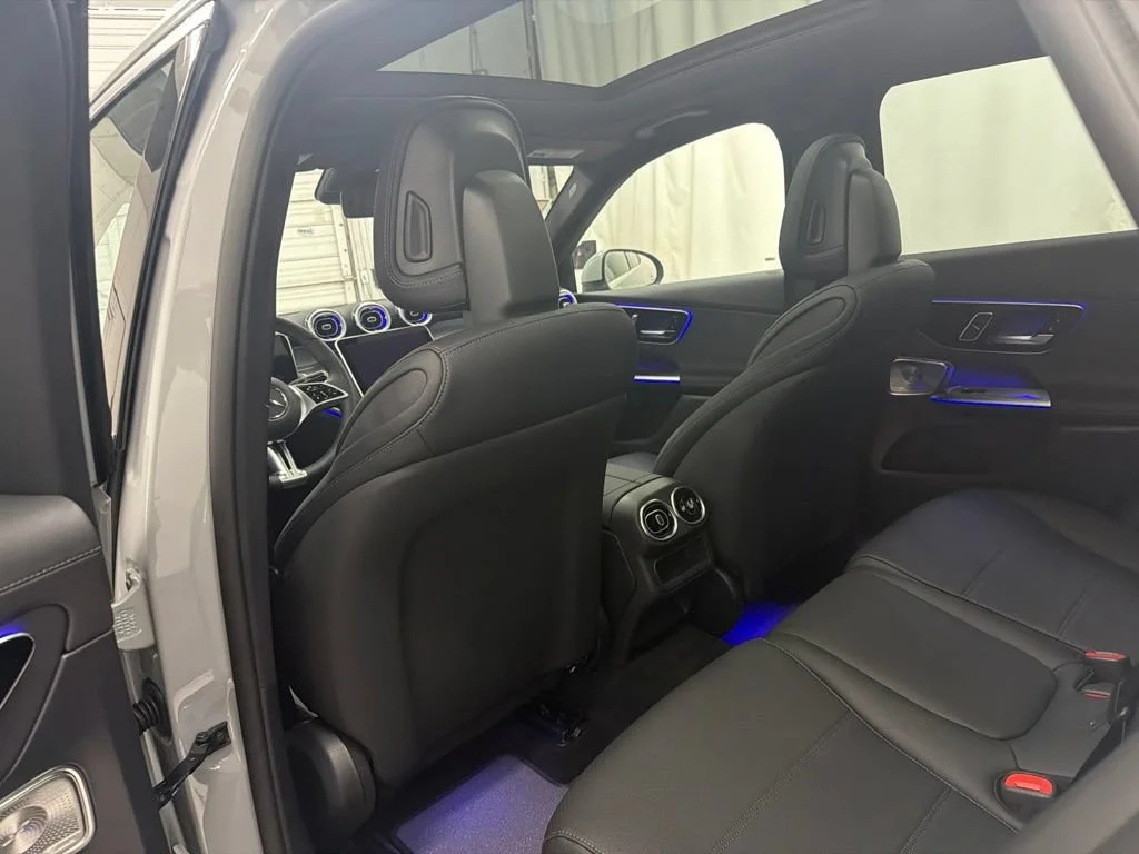 New 2027 White Mercedes-Benz GLC 300 image 22