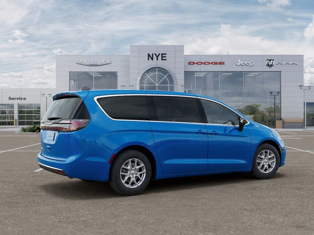 New 2026 Hydro Blue Pearl-Coat Exterior Paint Chrysler Select image 4