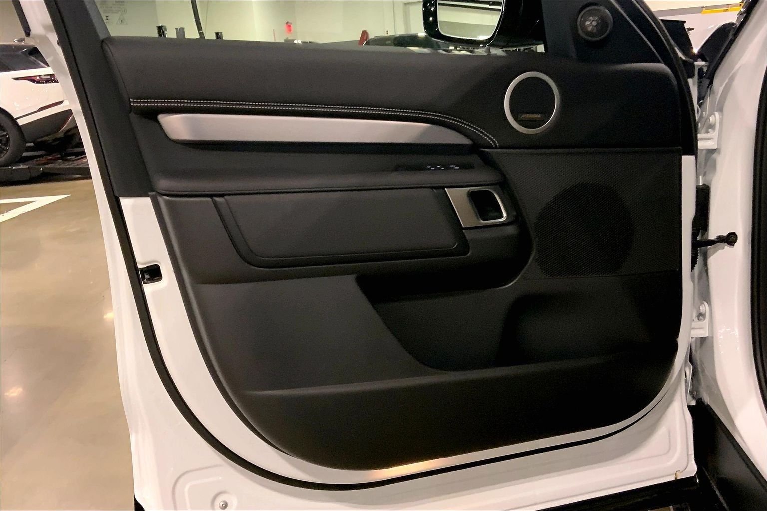 New 2026 Fuji White Land Rover Gemini Edition image 10
