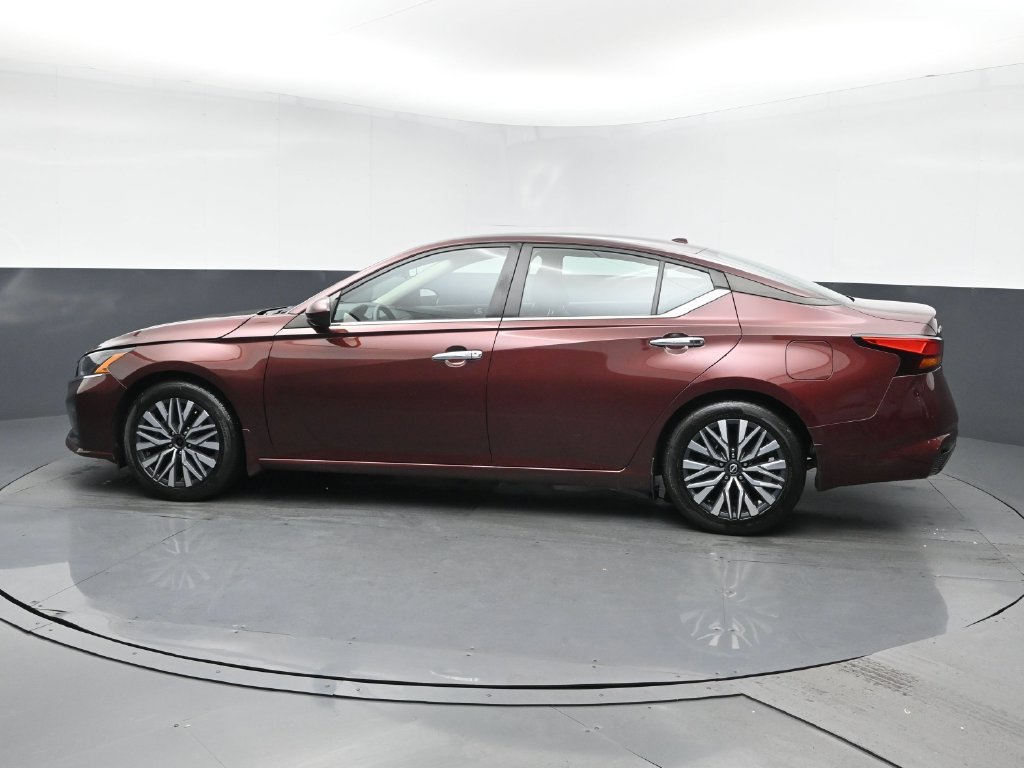 Used 2023 Red Nissan 2.5 SV image 4