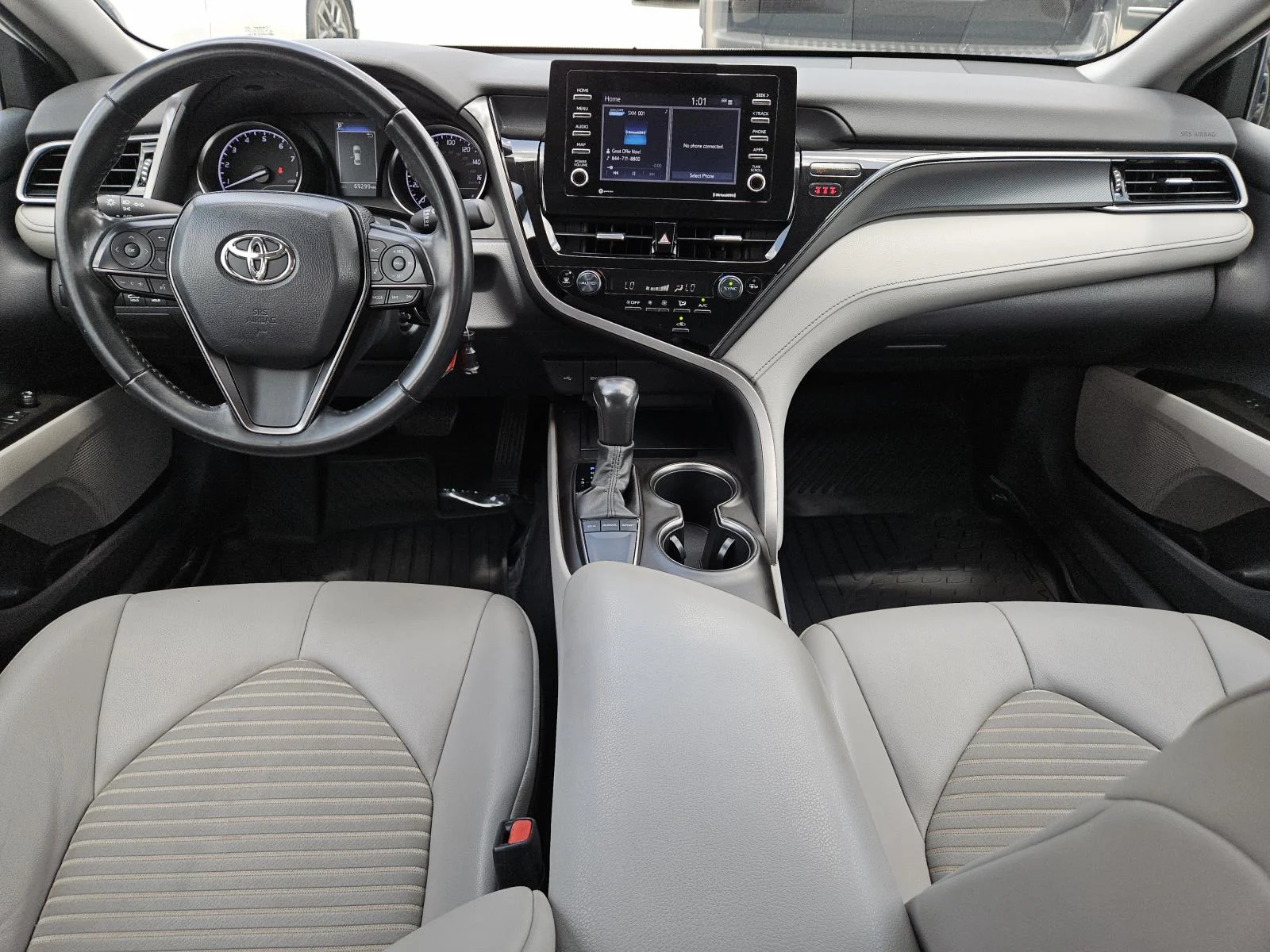 Used 2023 White Toyota SE Auto (Natl) image 11