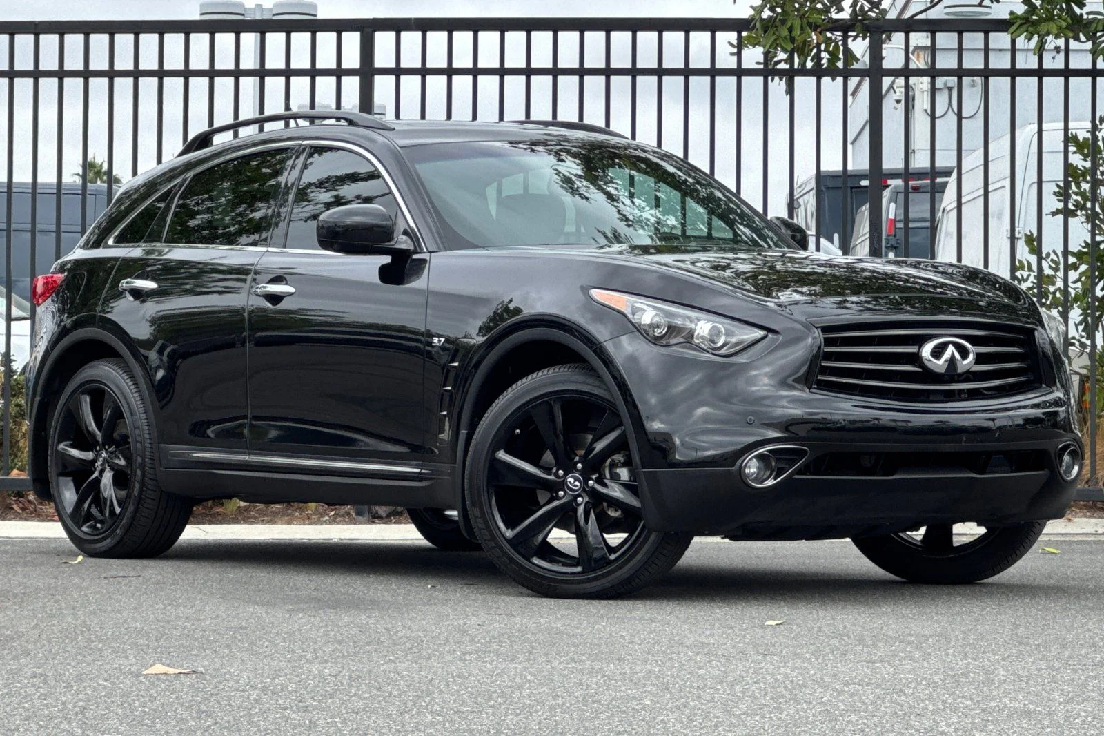 Used 2016 INFINITI QX70 Base with VIN JN8CS1MW8GM400567 for sale in Signal Hill, CA