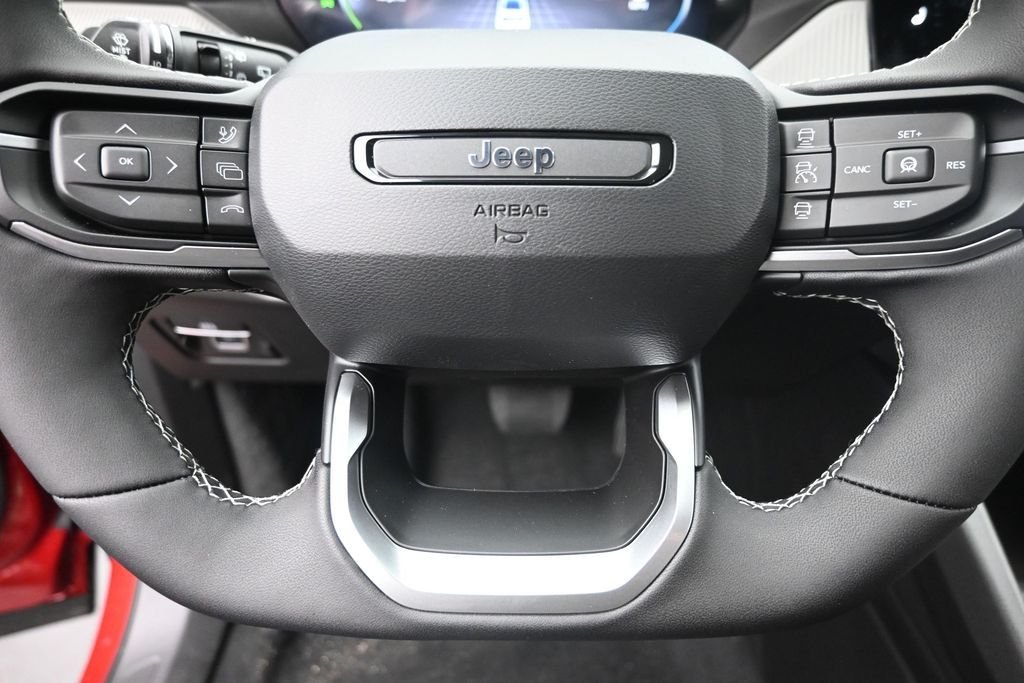 New 2026 Red Hot Pearl-Coat Exterior Paint Jeep Laredo image 15