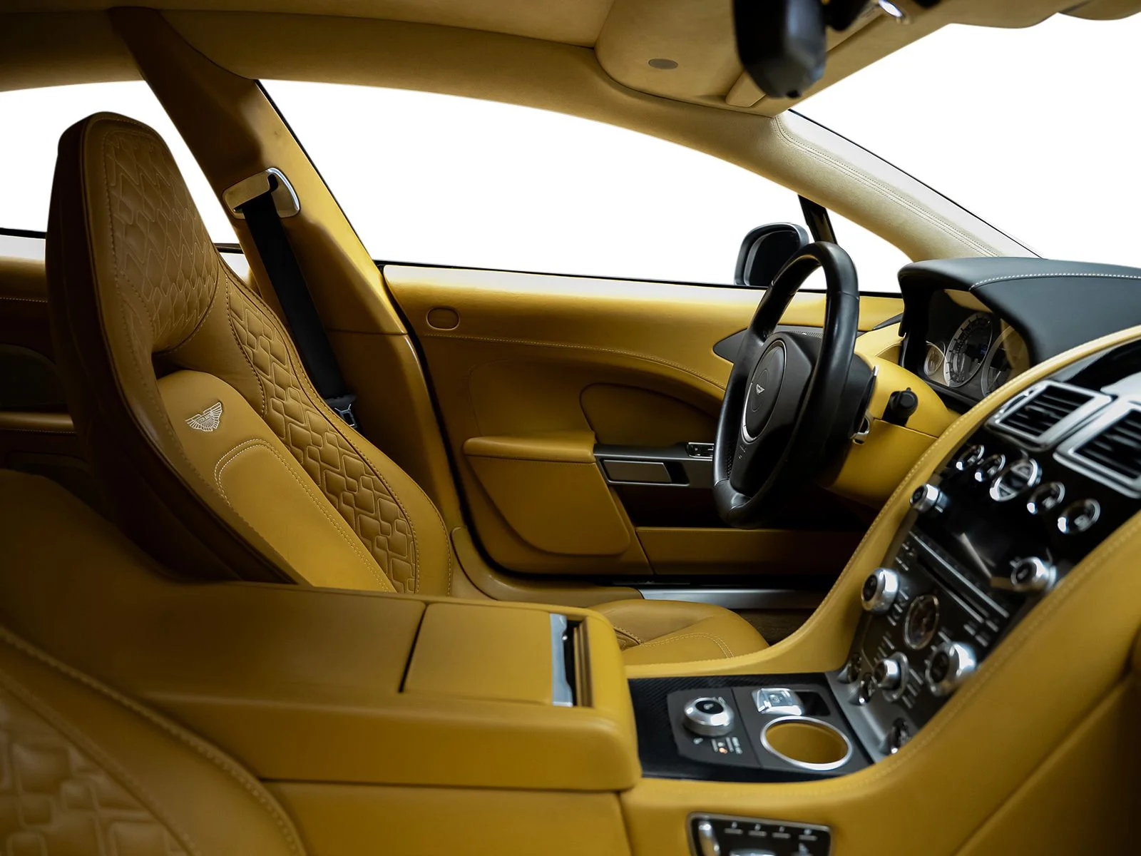 Used 2015 White Aston Martin Base image 58