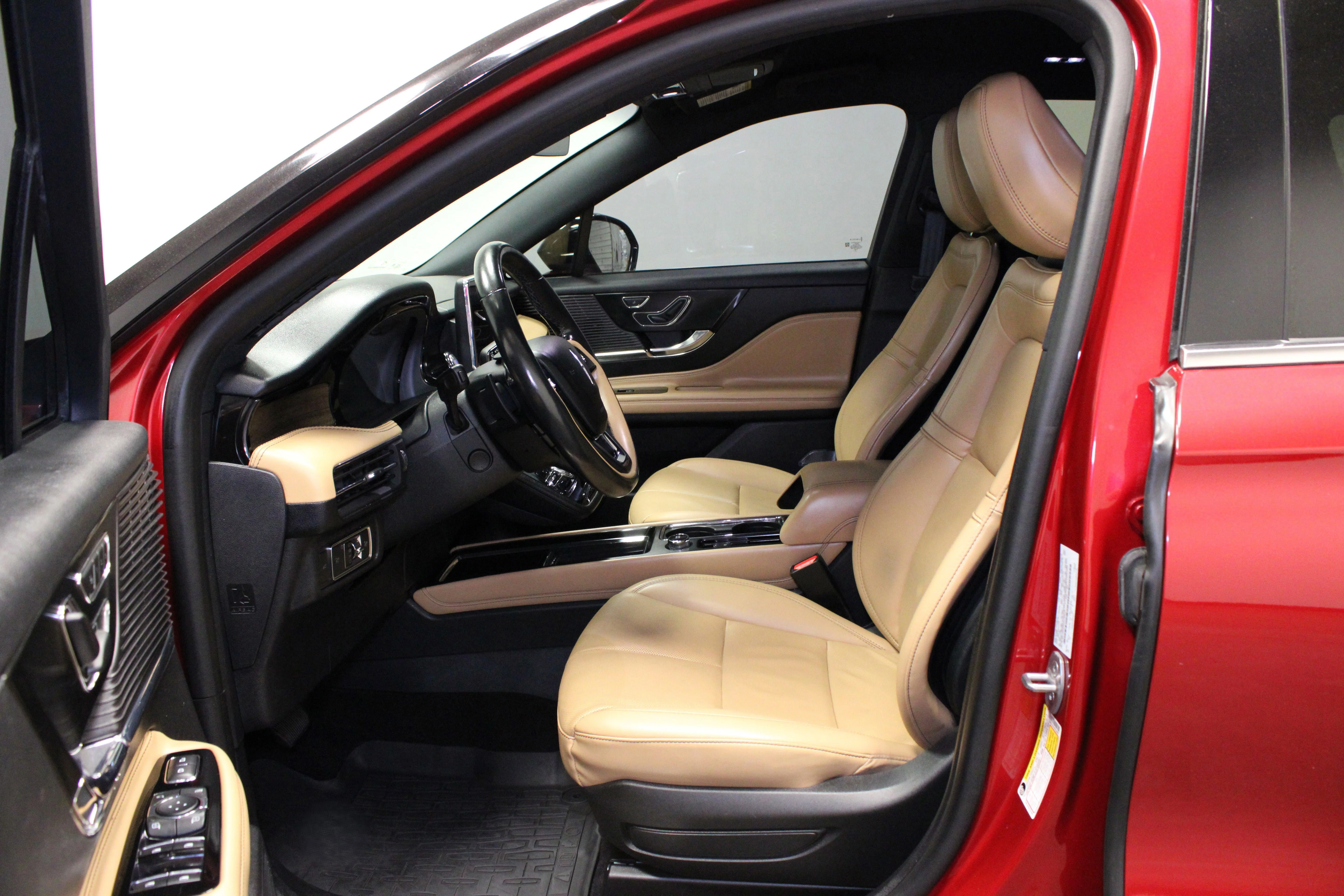 Used 2022 Red Lincoln Reserve image 17