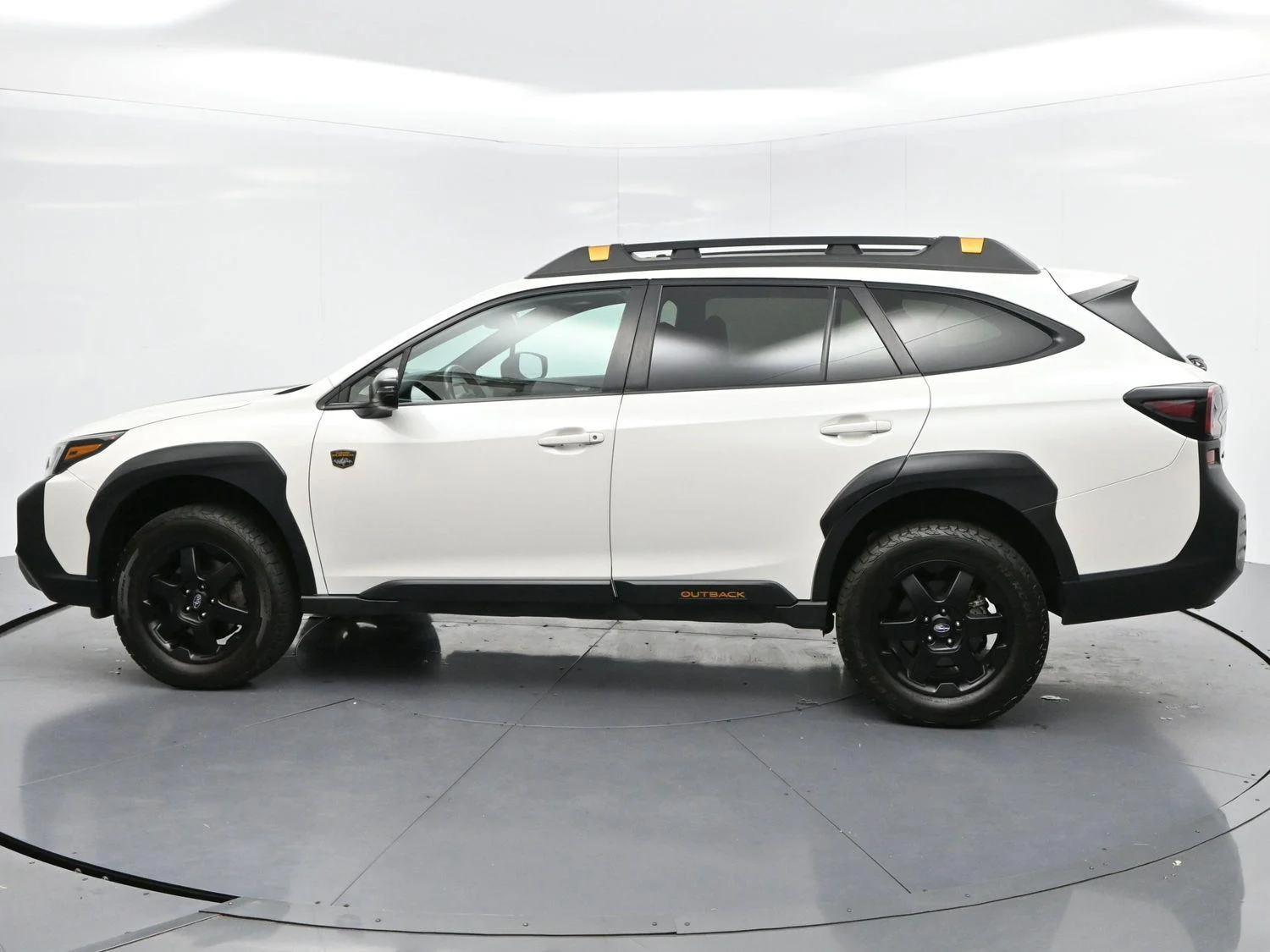 Used 2024 Crystal White Pearl Subaru Wilderness image 4