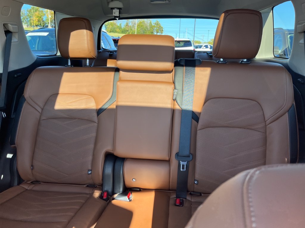 Used 2024 Silver Nissan Platinum image 13
