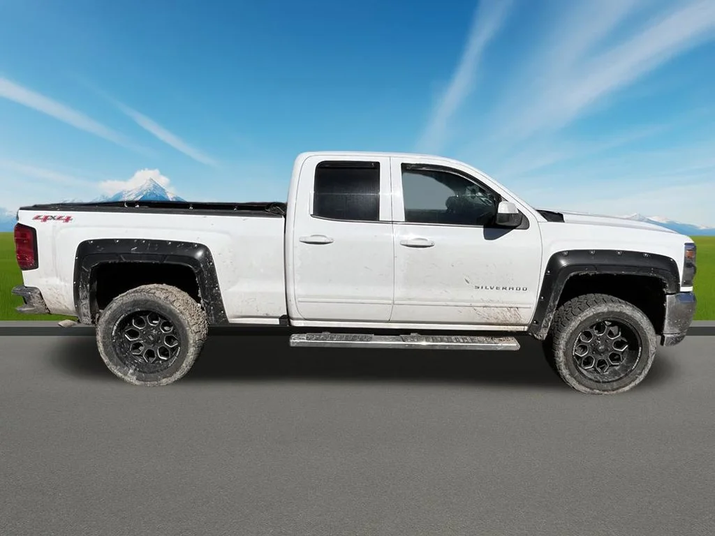 Used 2016 White Chevrolet LT image 4
