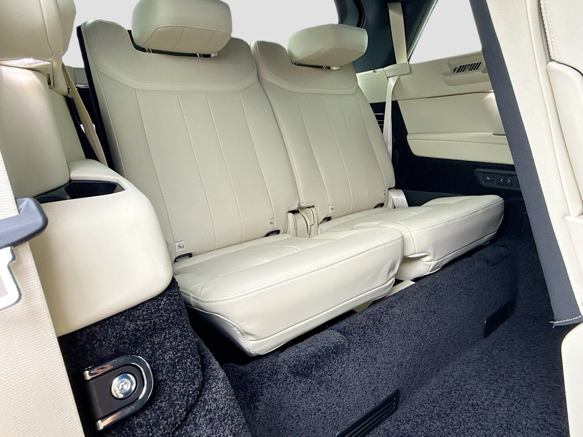 New 2026 Sunset Gold Land Rover Autobiography image 21