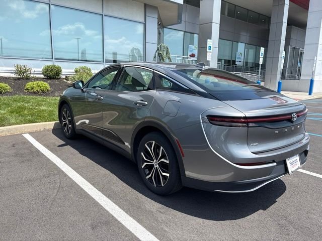 Used 2023  Toyota XLE image 5