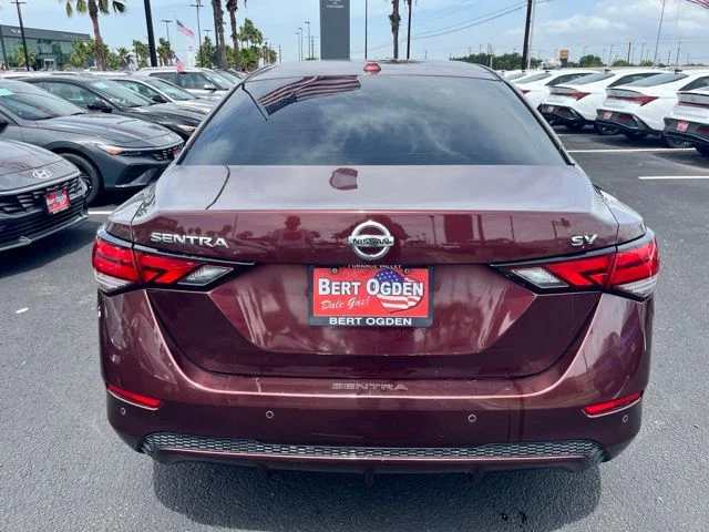 Used 2022  Nissan SV image 7