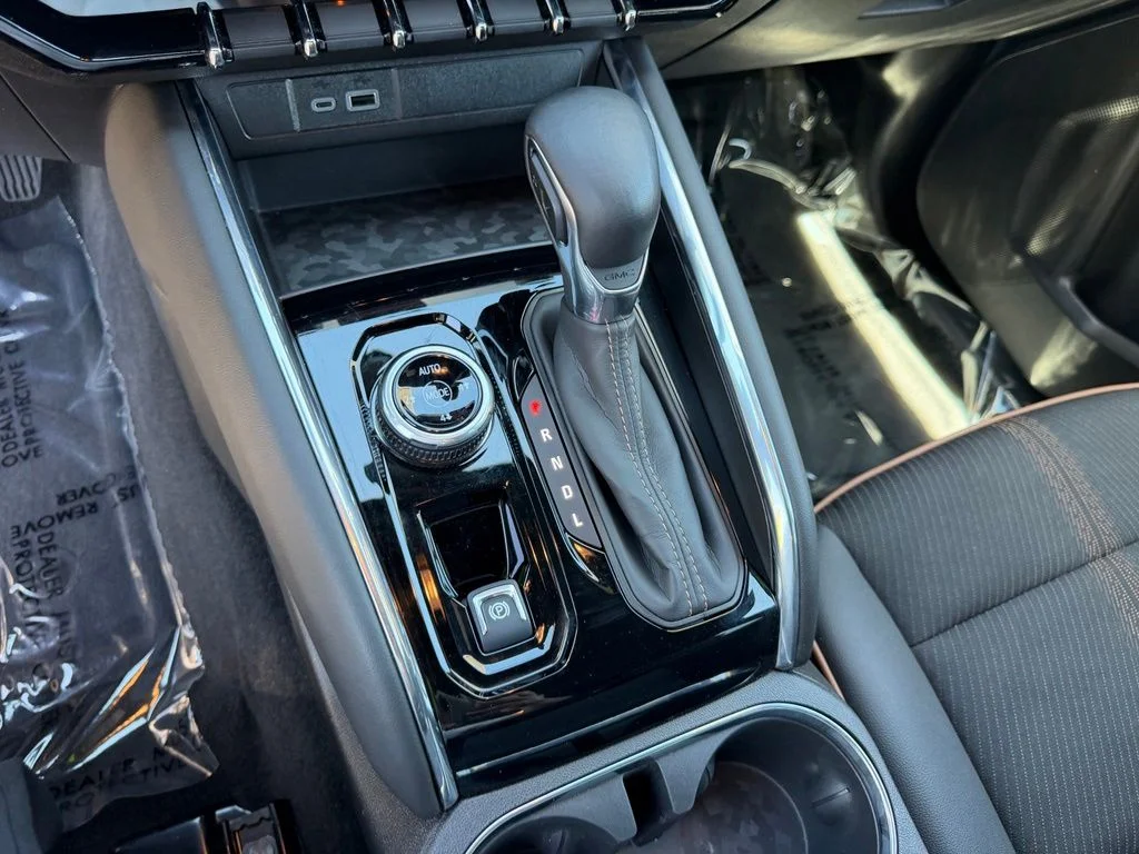 Used 2024 Sterling Metallic GMC AT4 image 26