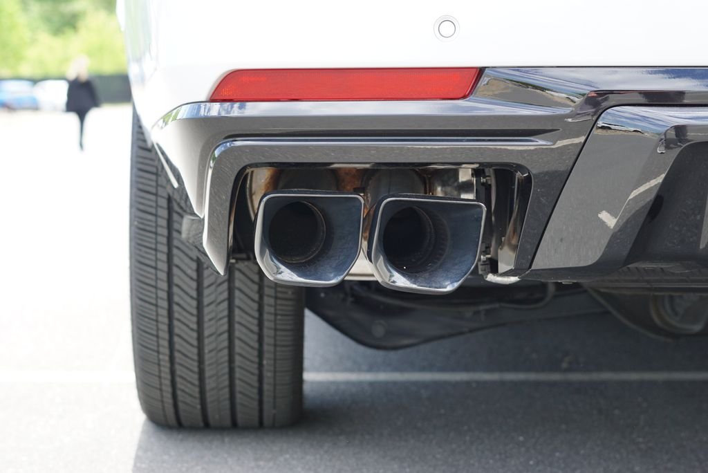 Used 2025 Crystal White Cadillac V-Series image 15