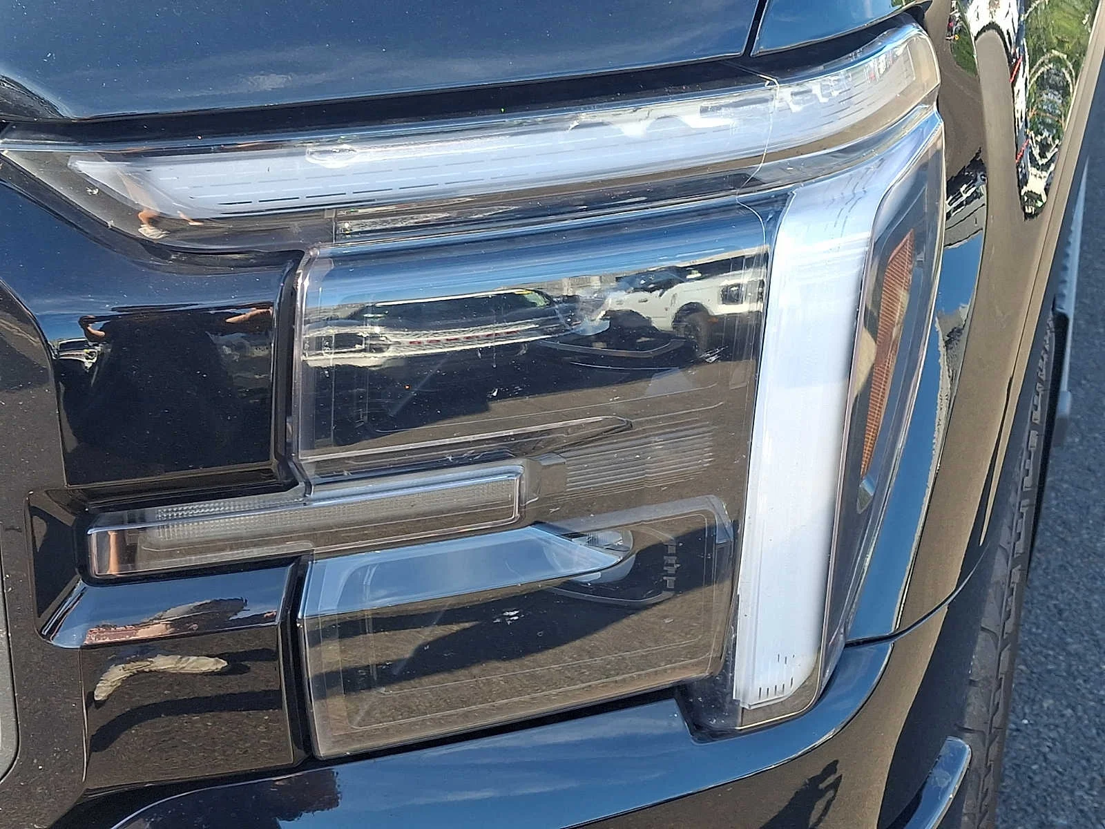 Used 2024 Agate Black Metallic Ford LARIAT image 9
