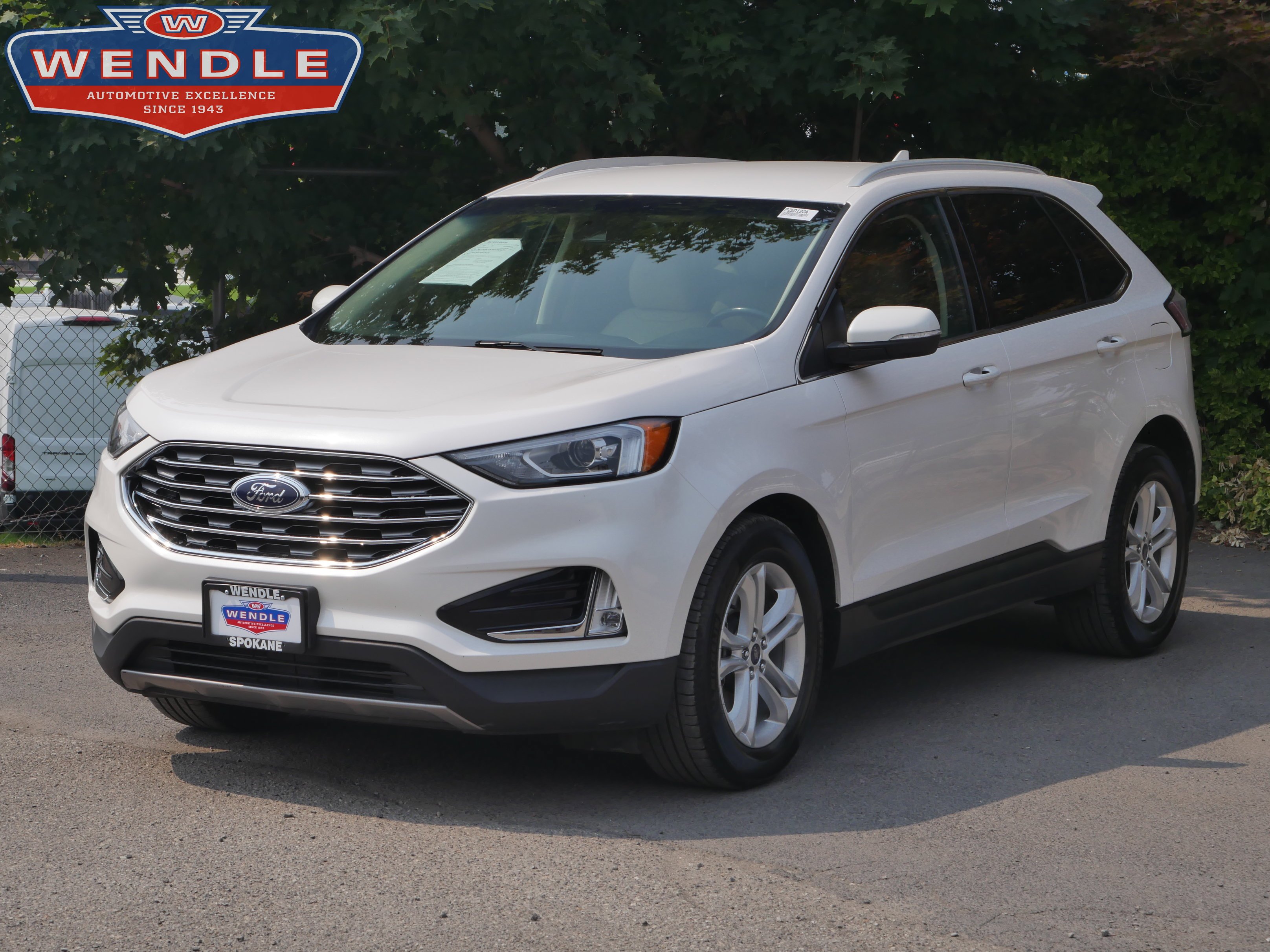 Used 2019 White Platinum Clearcoat Metallic Ford SEL image 1