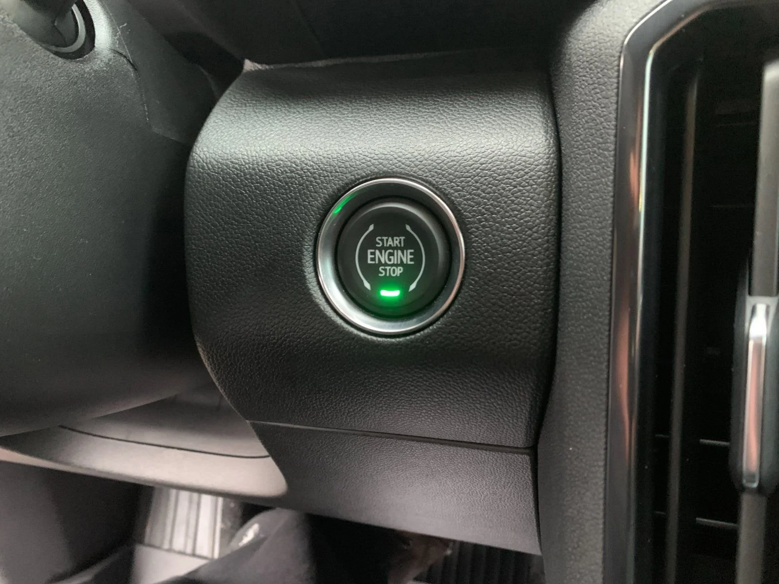 2026 GMC Acadia AT4 - Photo 24