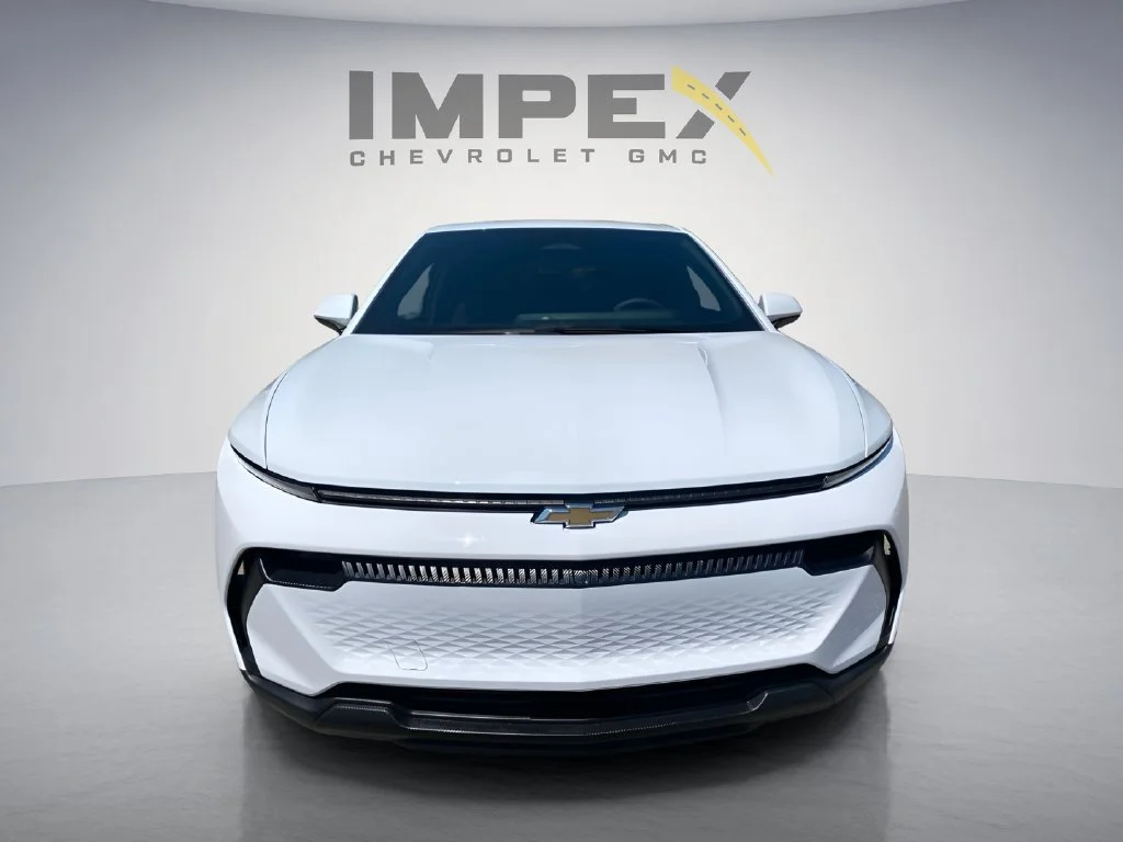 Used 2025 Summit White Chevrolet LT image 8