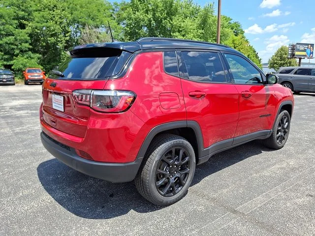 Used 2023 Red Jeep Latitude image 11
