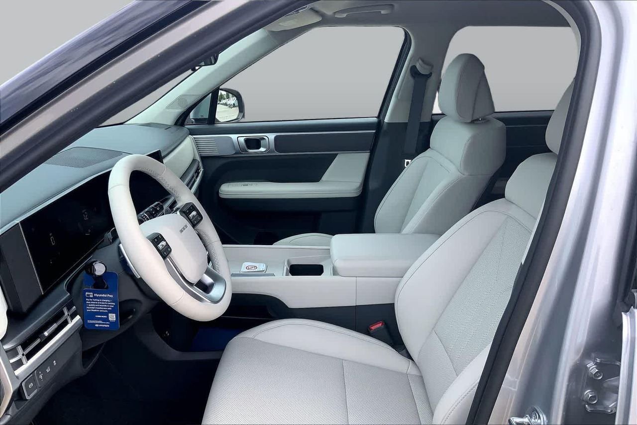 New 2026 Shimmering Silver Hyundai SEL image 7