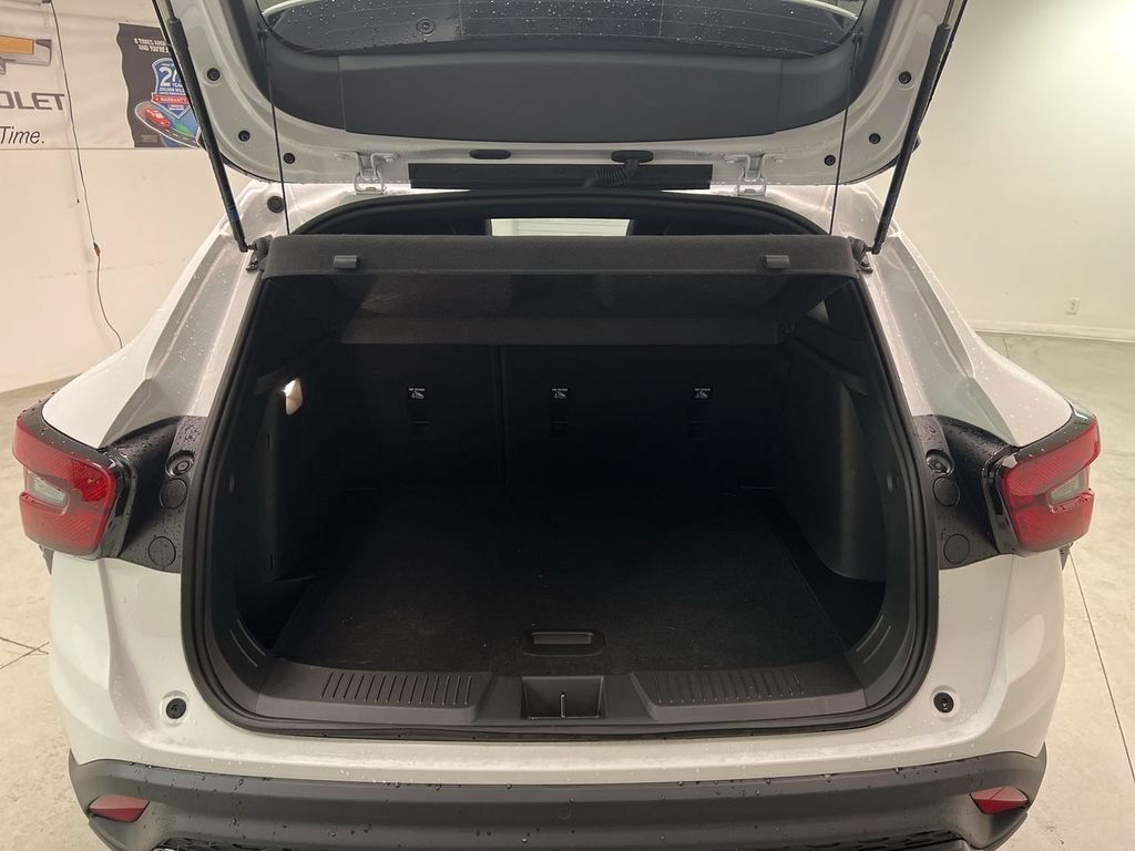 Used 2026 Summit White Chevrolet 2RS image 24