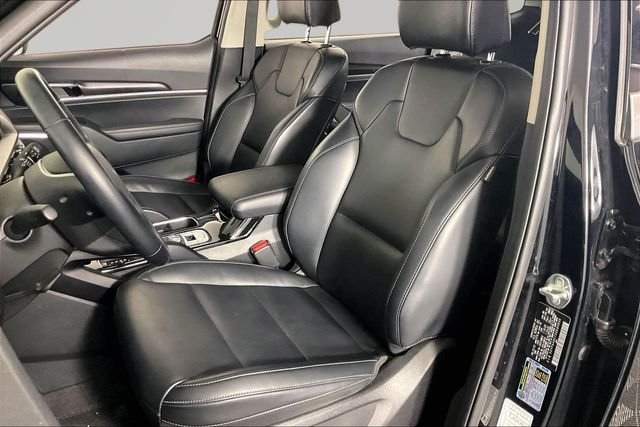 Used 2025 Black Kia S image 17