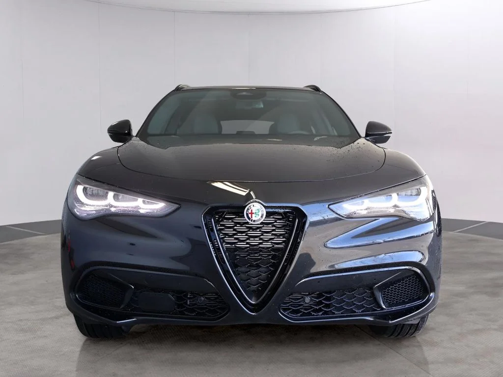 New 2025 Vulcano Black Metallic Exterior Paint Alfa Romeo Base image 2