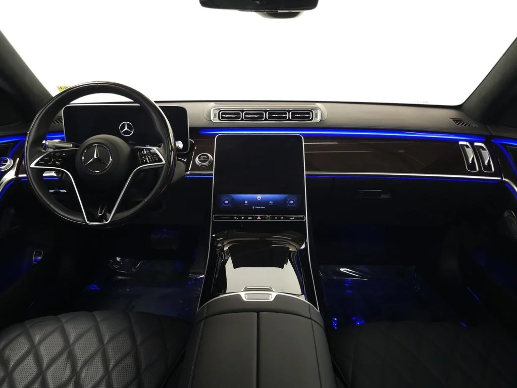 Used 2024 Black Mercedes-Benz S 580e image 28