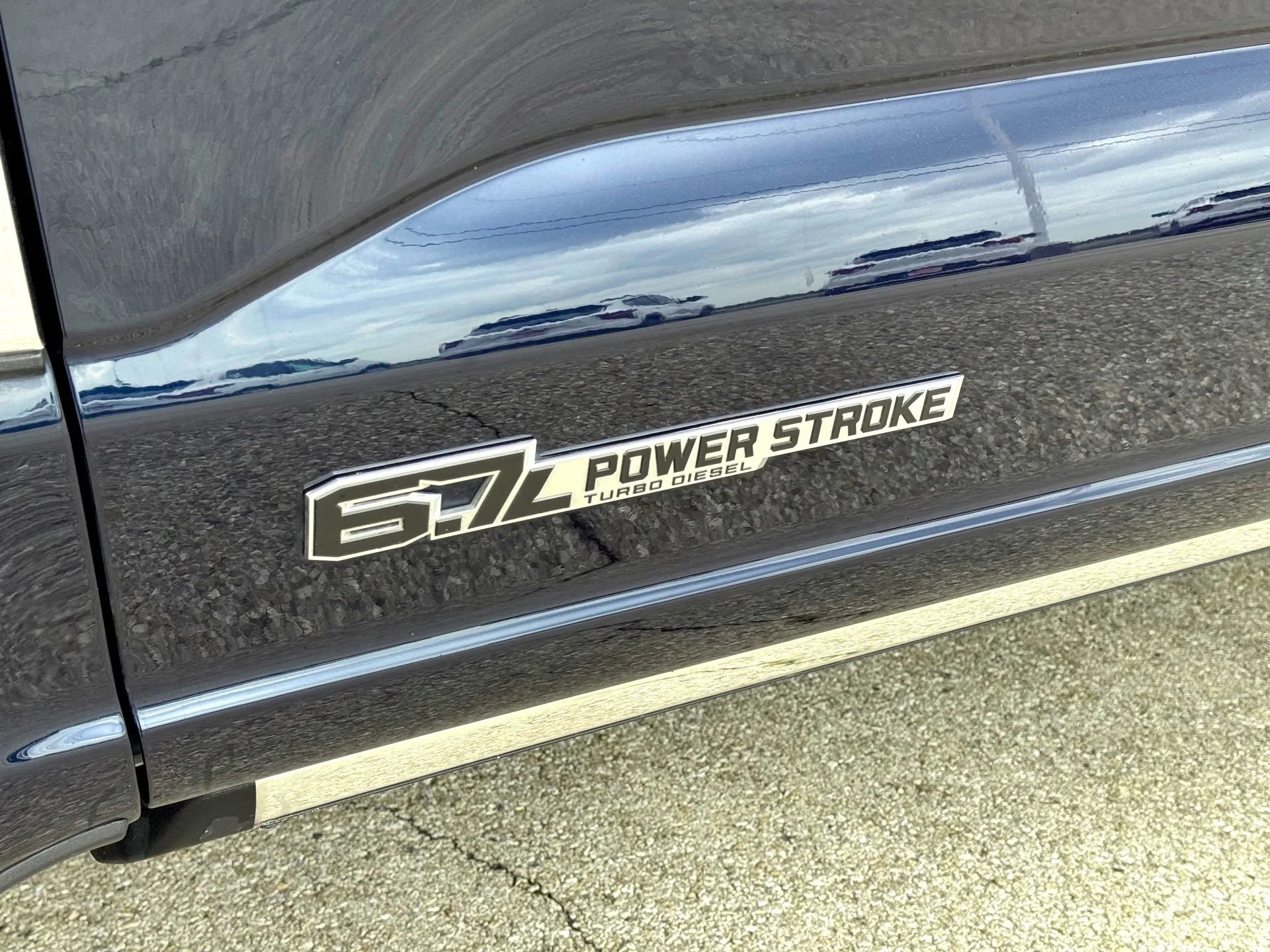 Used 2024  Ford Lariat image 3