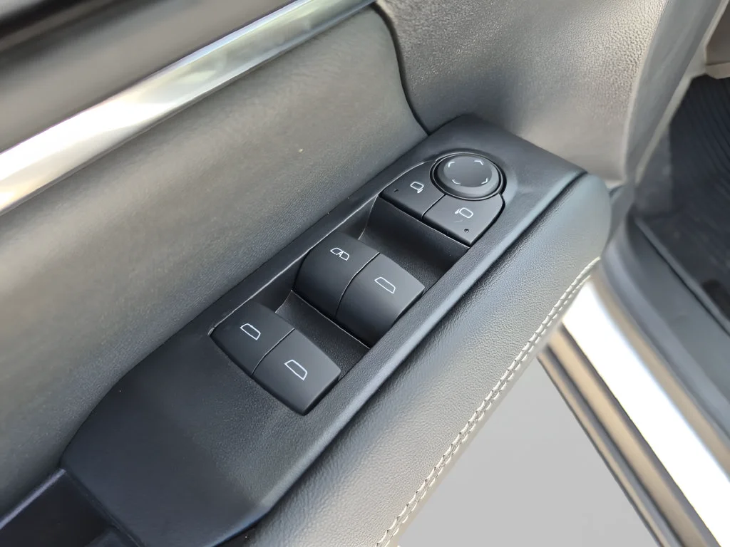 New 2027 Summit White GMC Elevation image 18